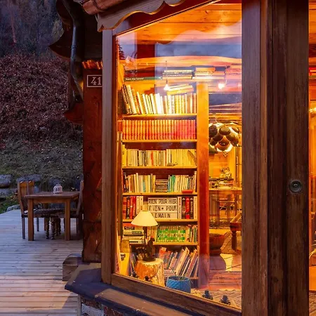 Chalet In The Woods With Mont Blanc View + Fireplace * Chamonix